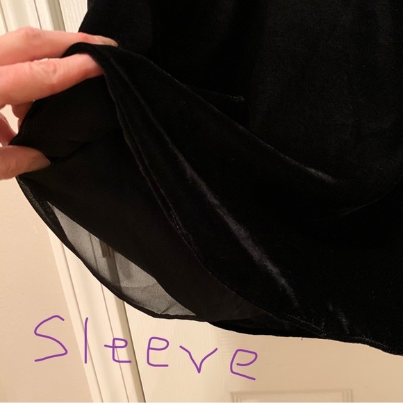 Holiday 🎉🥂Lauren Ralph Lauren Black Velour/Velvet Bell Sleeve Blouse, 6, NWT - Picture 8 of 9